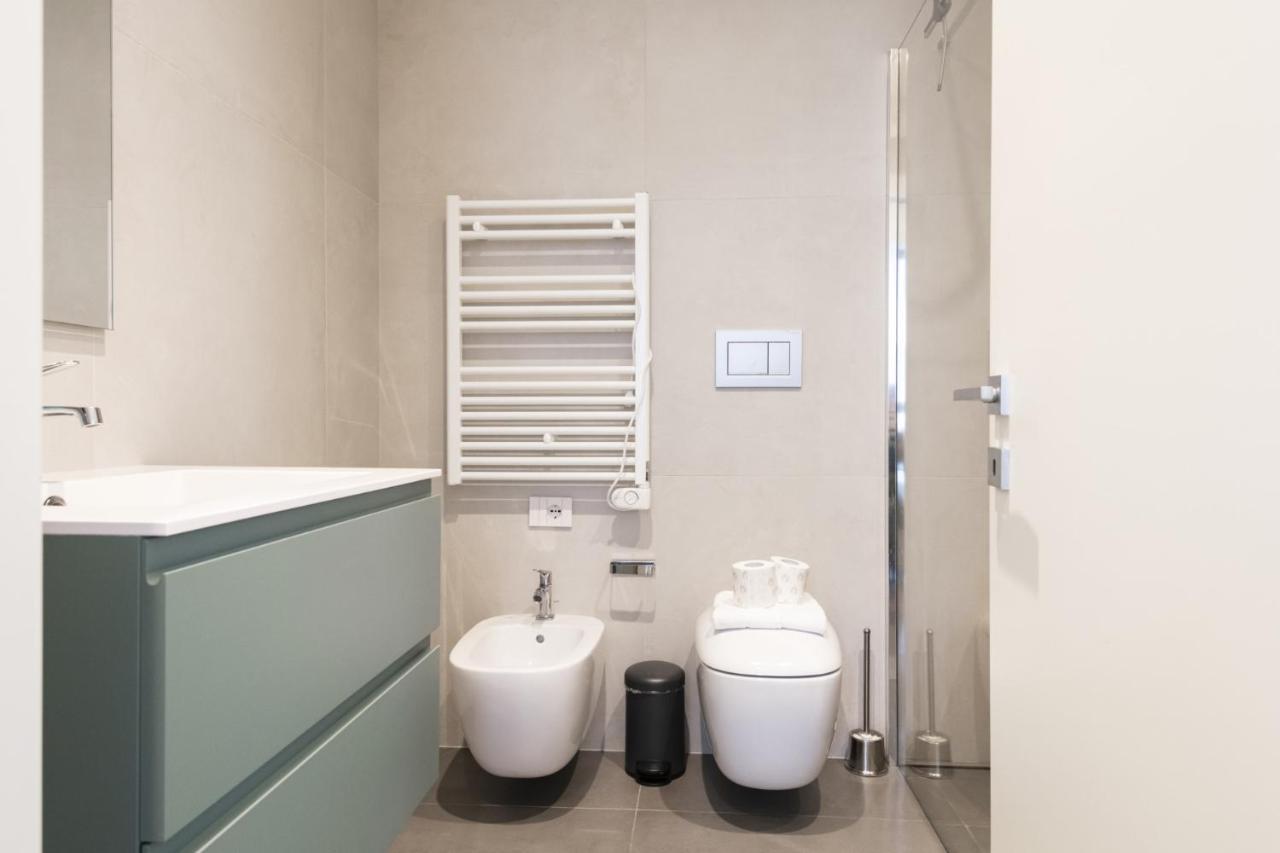 Easylife - Lussuosa Dimora Con Rooftop Condominiale Vista Duomo ミラノ エクステリア 写真
