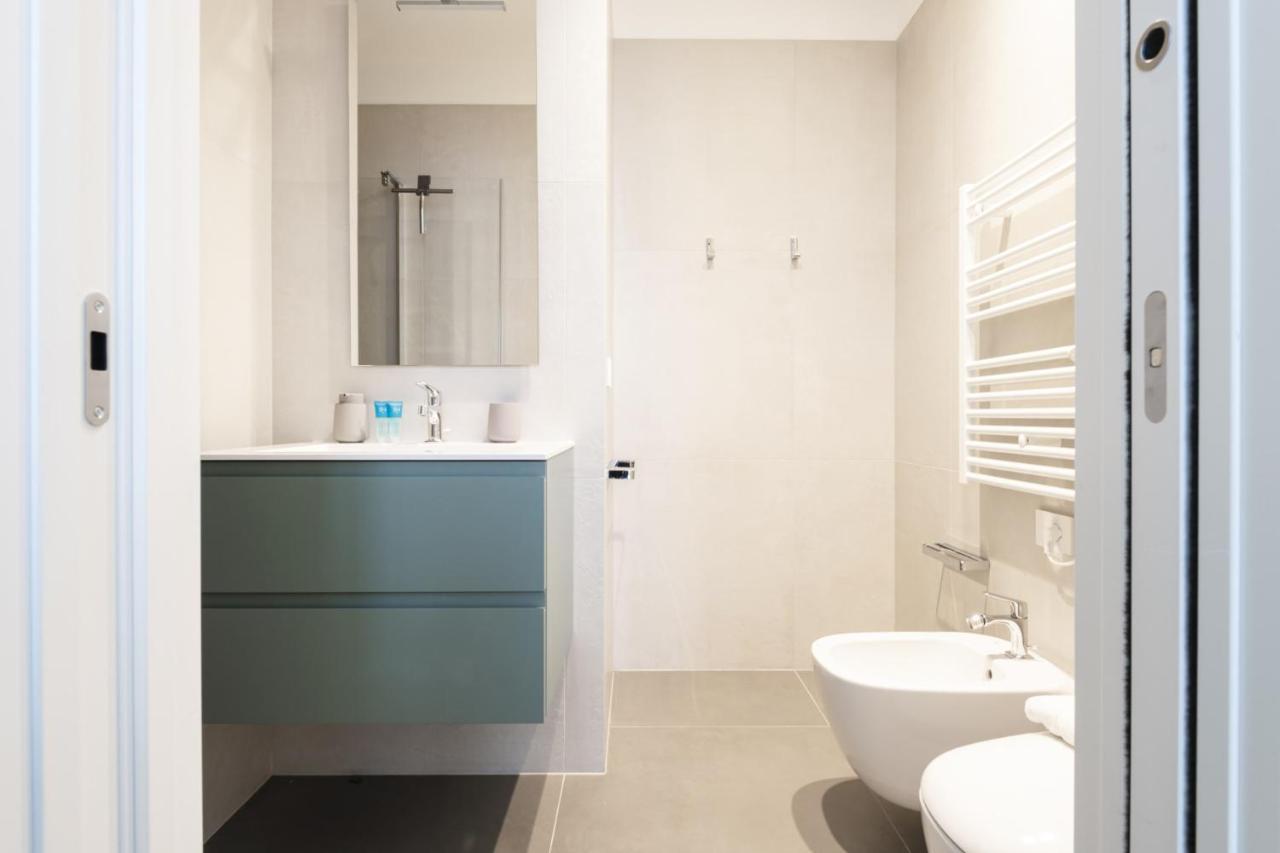 Easylife - Lussuosa Dimora Con Rooftop Condominiale Vista Duomo ミラノ エクステリア 写真