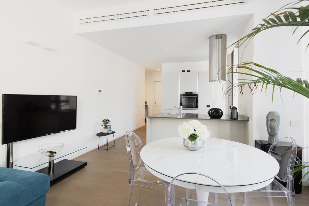 Easylife - Lussuosa Dimora Con Rooftop Condominiale Vista Duomo ミラノ エクステリア 写真