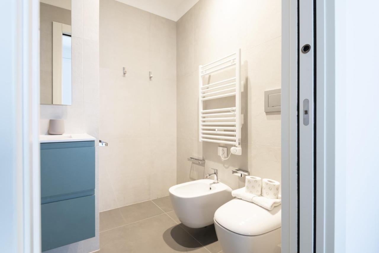 Easylife - Lussuosa Dimora Con Rooftop Condominiale Vista Duomo ミラノ エクステリア 写真